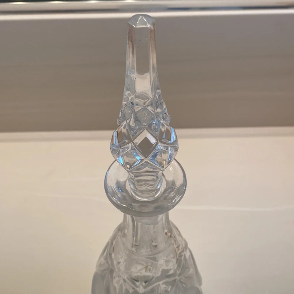 Gorgeous Crystal frosted wine decanter. 15‎ 1/2 in tall. Very heavy